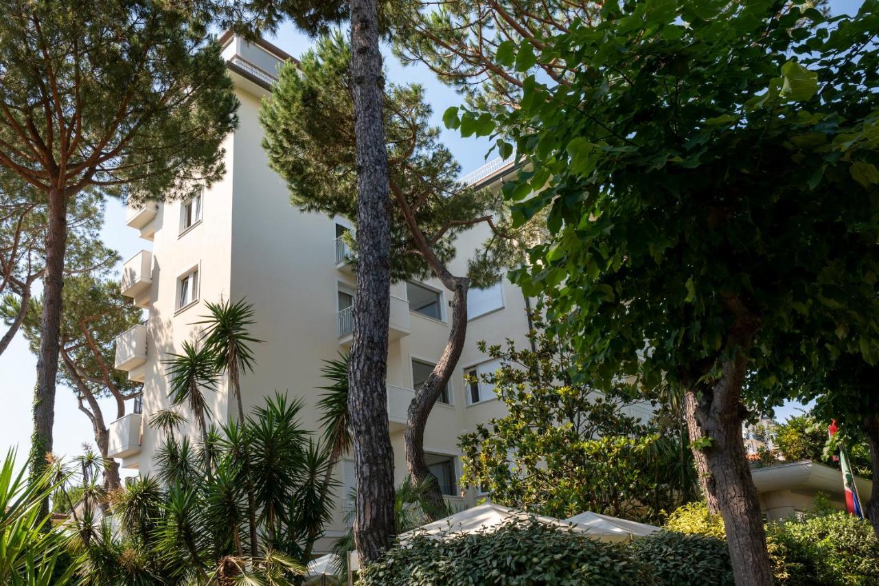 Hotel Sylvia リド・ディ・カマイオーレ エクステリア 写真