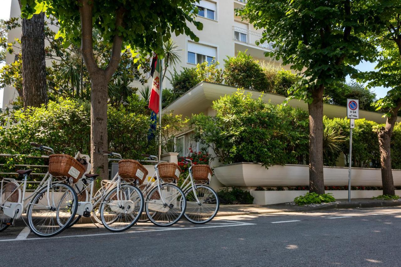Hotel Sylvia リド・ディ・カマイオーレ エクステリア 写真