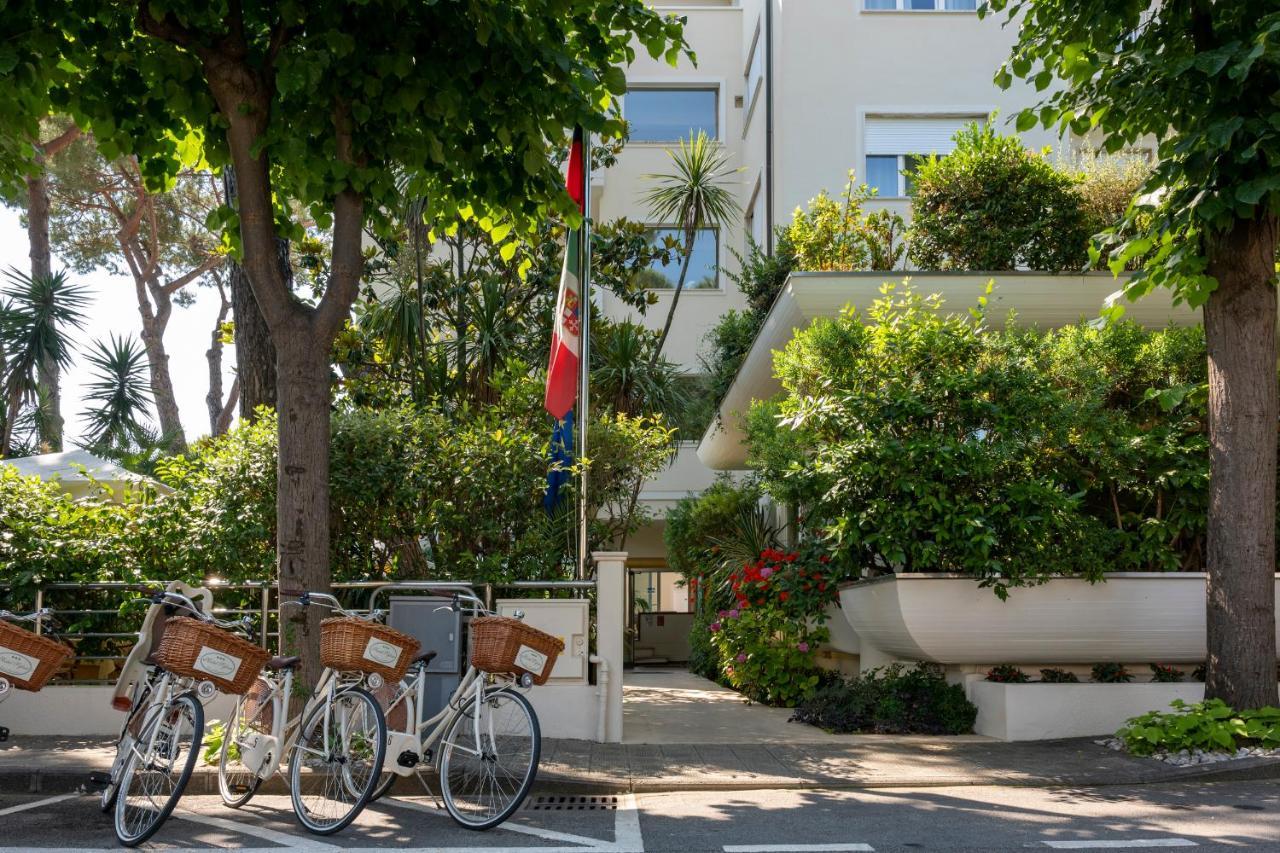 Hotel Sylvia リド・ディ・カマイオーレ エクステリア 写真