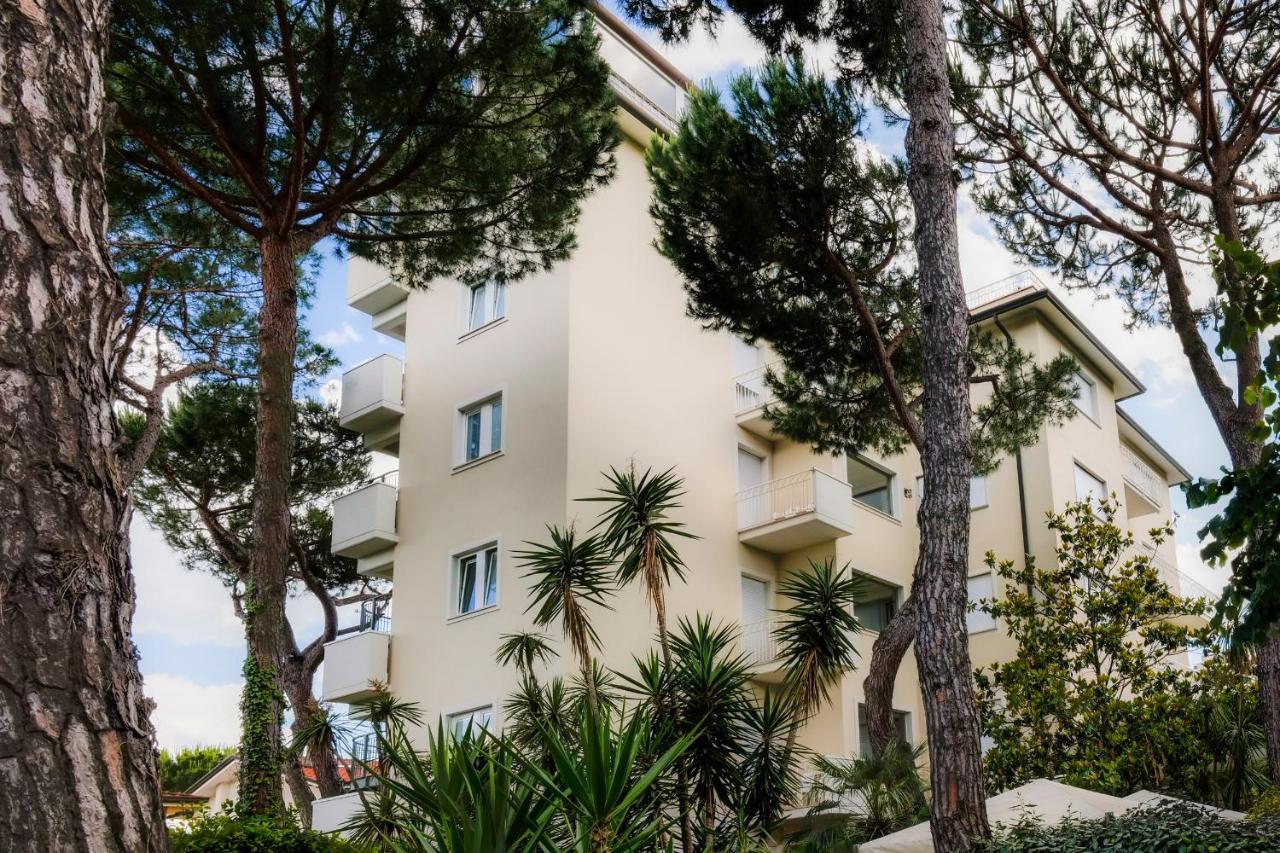 Hotel Sylvia リド・ディ・カマイオーレ エクステリア 写真